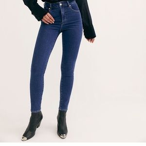 Rolla’s East Coast Ankle Jean in Phoenix Blue